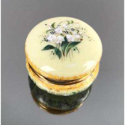 Little Painted Enameled Round Box XIXth Century