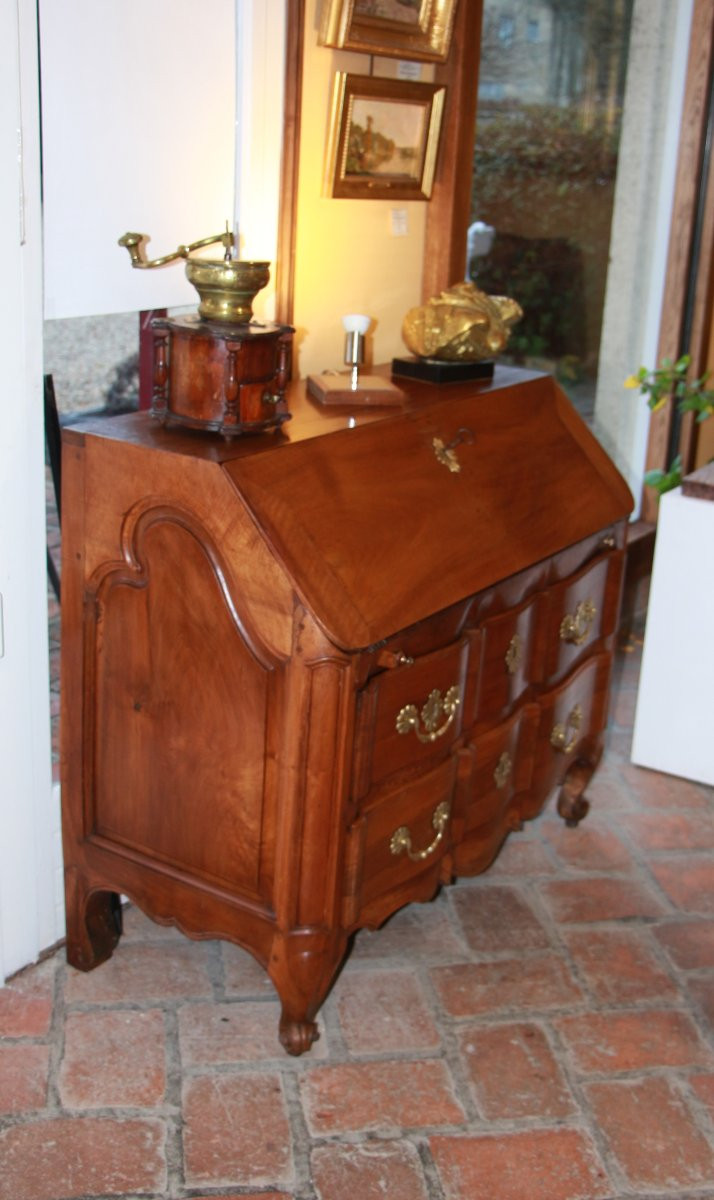 Commode scriban de forme Arbalète en noyer d’époque Louis XV-photo-2