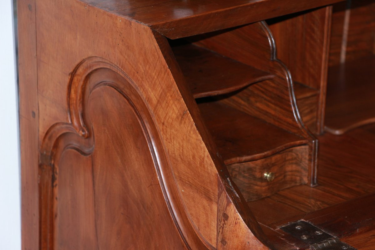 Commode scriban de forme Arbalète en noyer d’époque Louis XV-photo-3