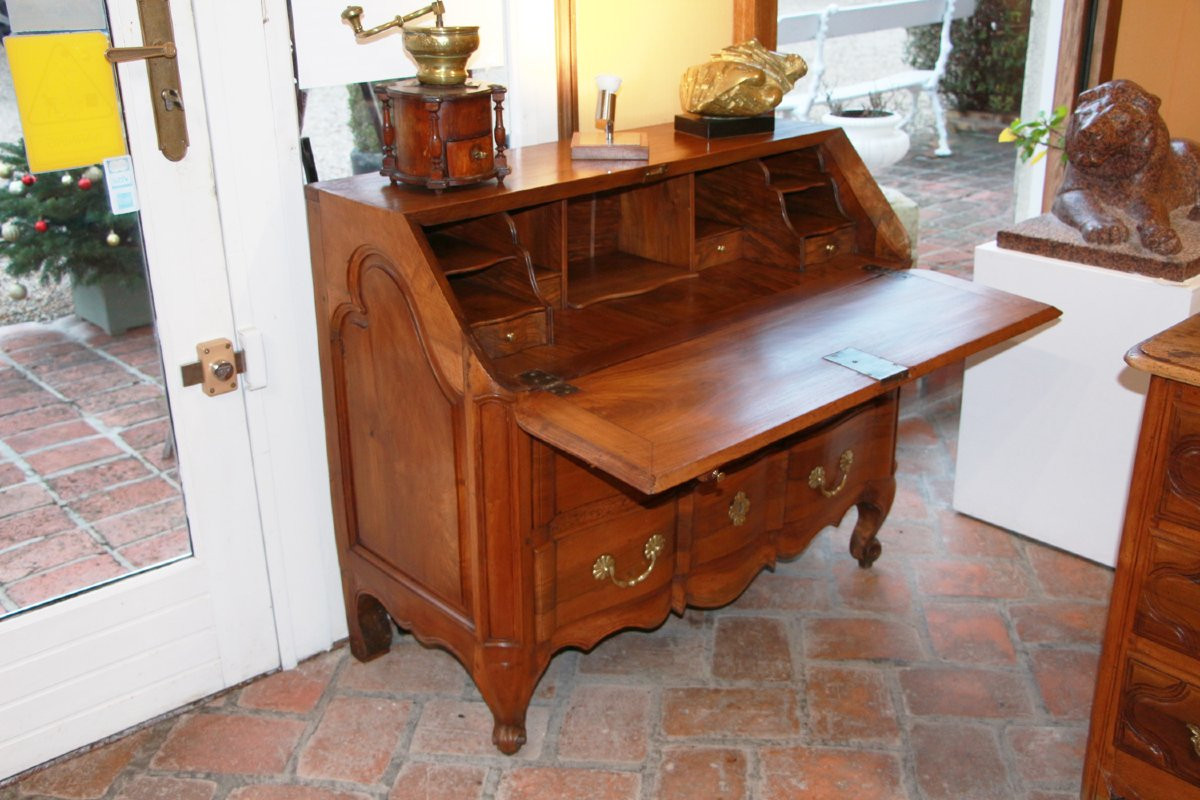 Commode scriban de forme Arbalète en noyer d’époque Louis XV-photo-4
