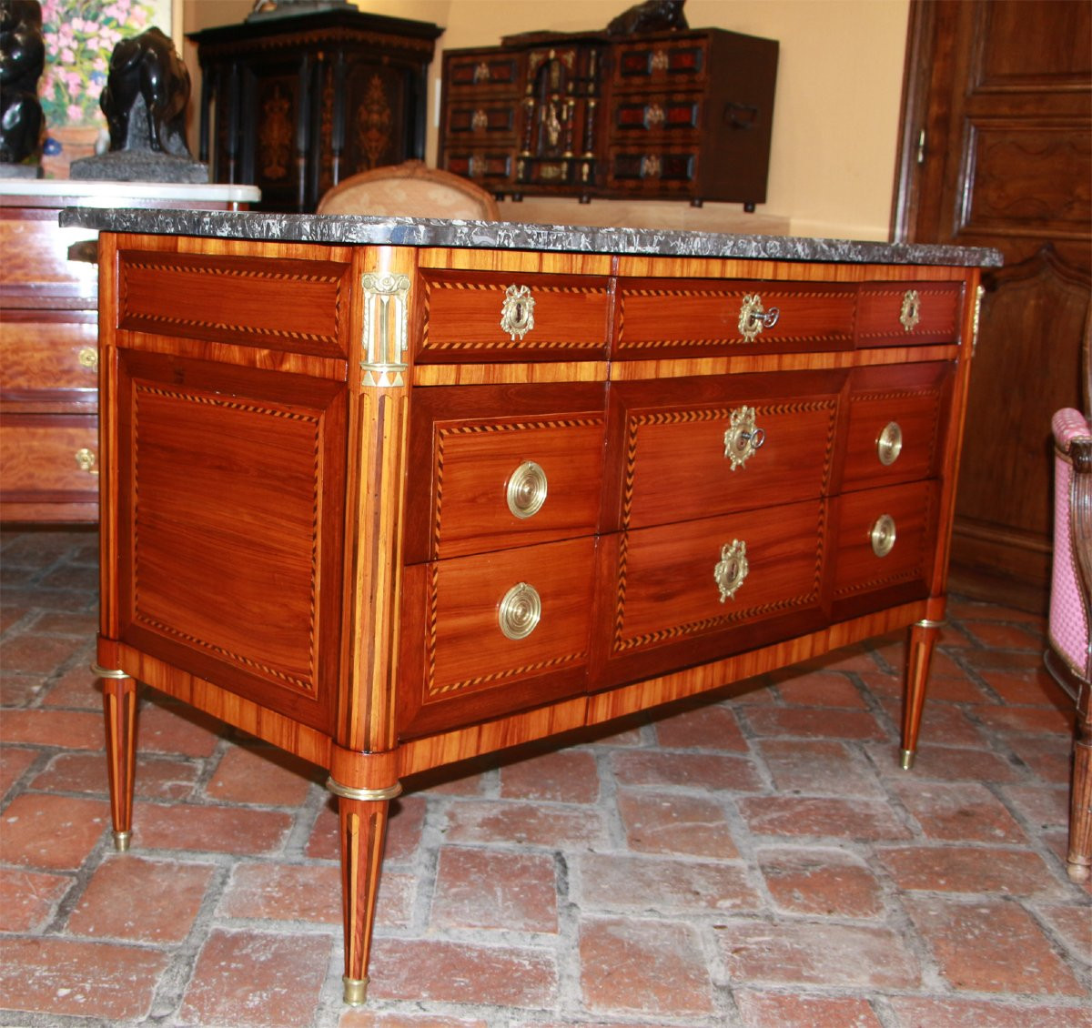 Commode Louis XVI, estampillée de Jacques-Antoine Leclerc (1744 - 30 janvier 1792)-photo-2