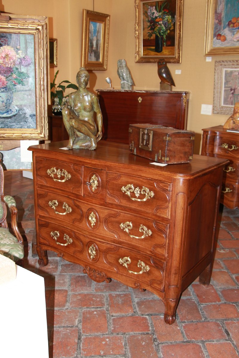 Commode galbée en noyer d’époque Louis XVestampillée Thuillier-photo-2