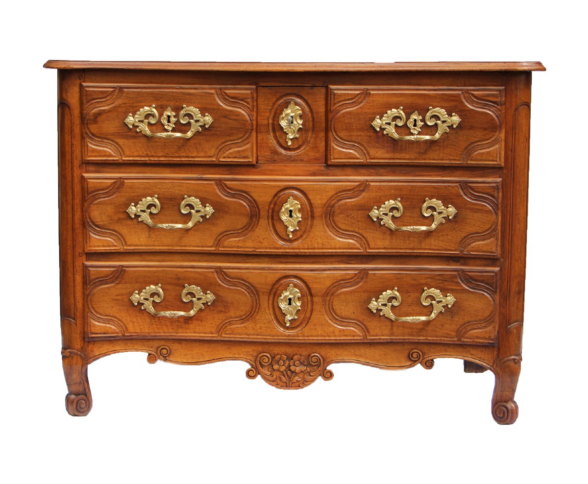 Commode galbée en noyer d’époque Louis XVestampillée Thuillier