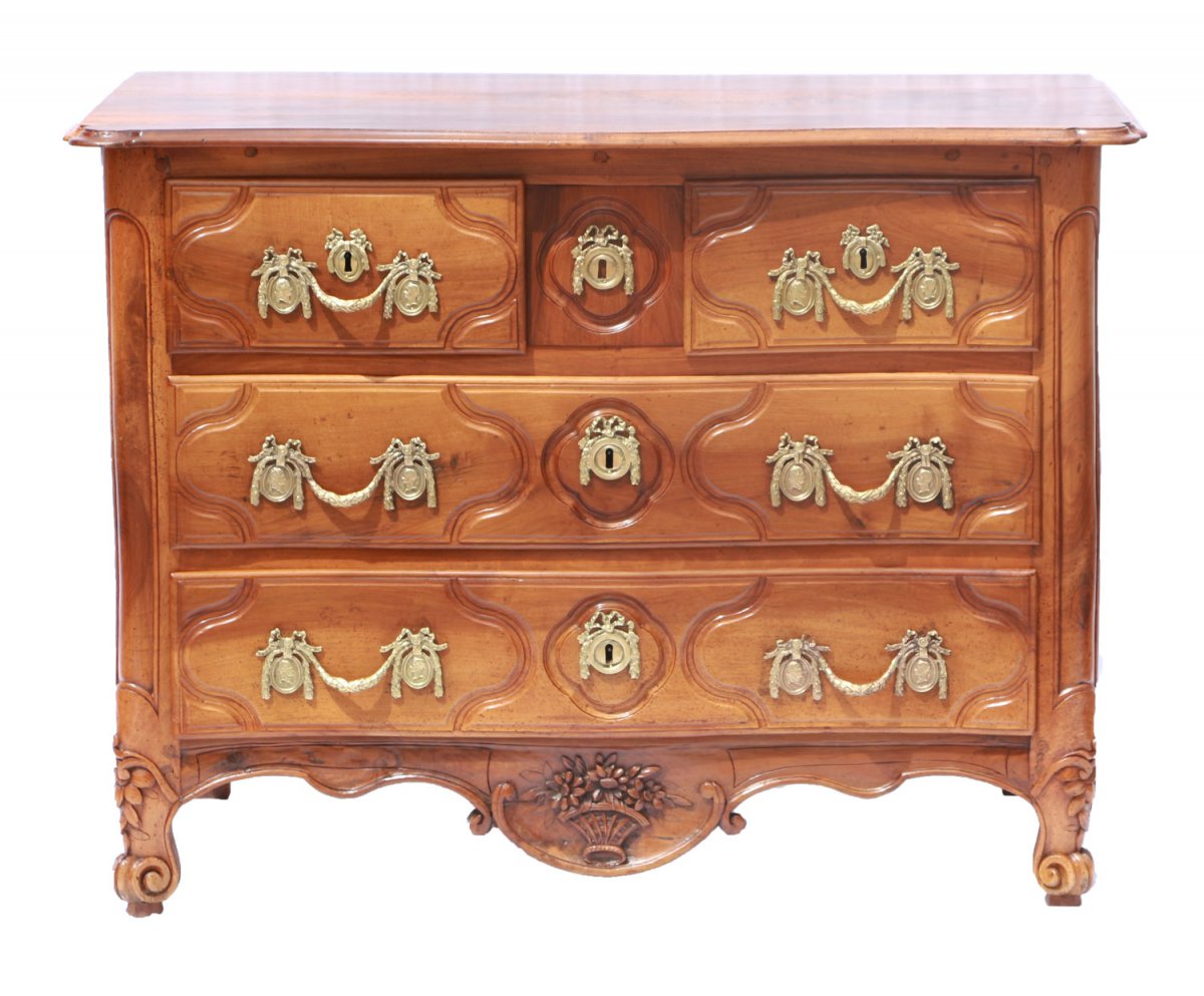 Commode Galbée En Noyer D’époque Louis XV