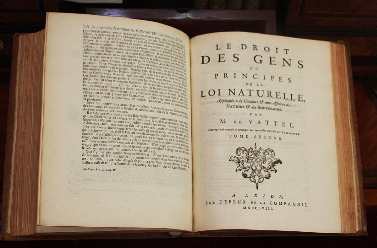 Le Droit Des Gens, Ou Principes De La Loi Naturelle, Vattel (emer De).‎ A Leyde 1758, 2 Tomes -photo-2