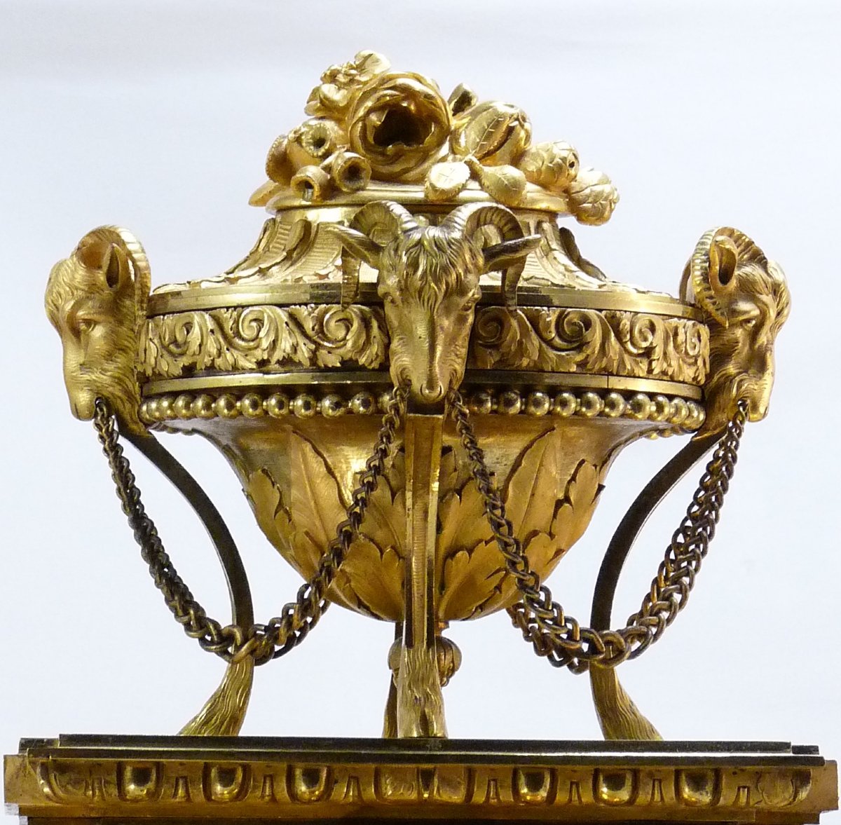 60CM Pendule Napol&eacute;on III de style Louis XVI d'apr&egrave;s un mod&egrave;le de R&eacute;mond-photo-3