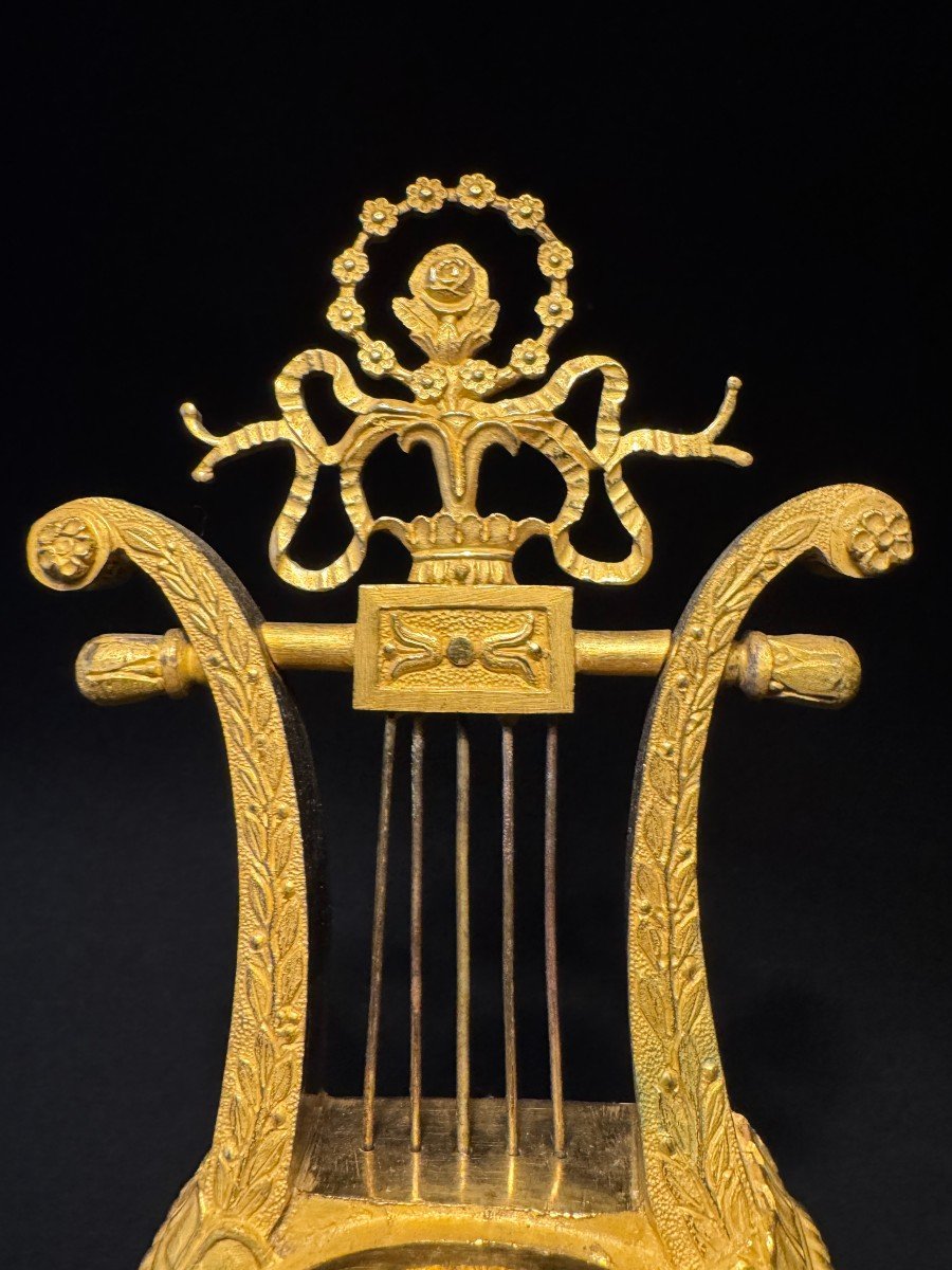 Empire Period Clock Lyre With Dolphins In Gilded Bronze-photo-2