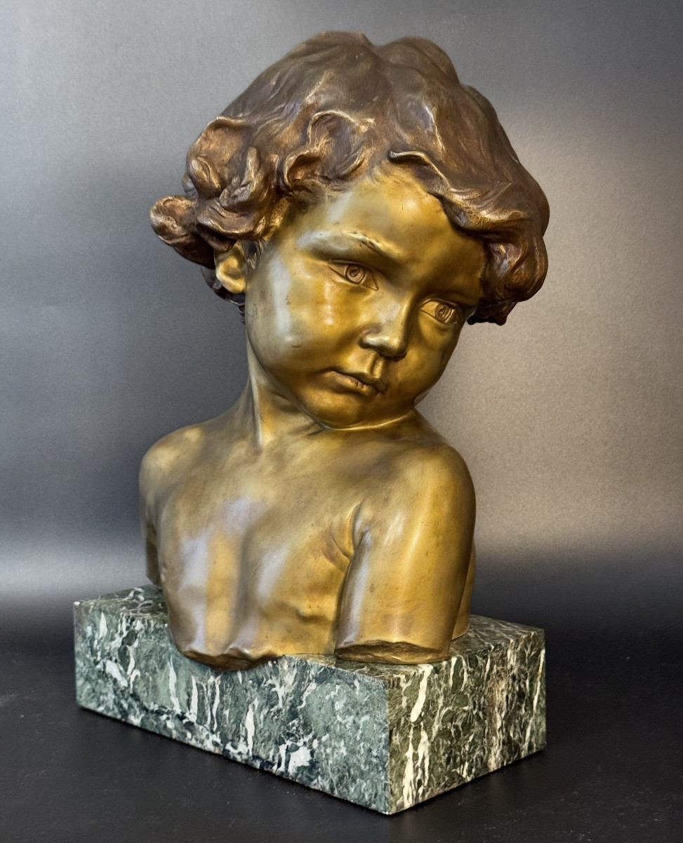 J.-M. CAMUS Grand buste d’enfant en bronze doré et patiné. 