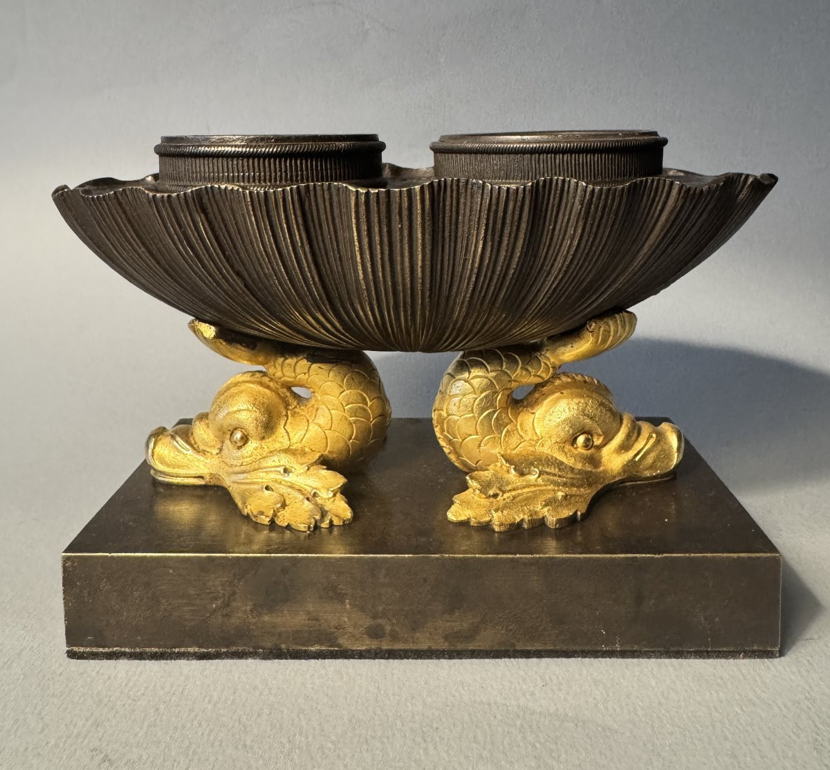 Encrier Empire navette "Coquille aux dauphins" en bronze-photo-3