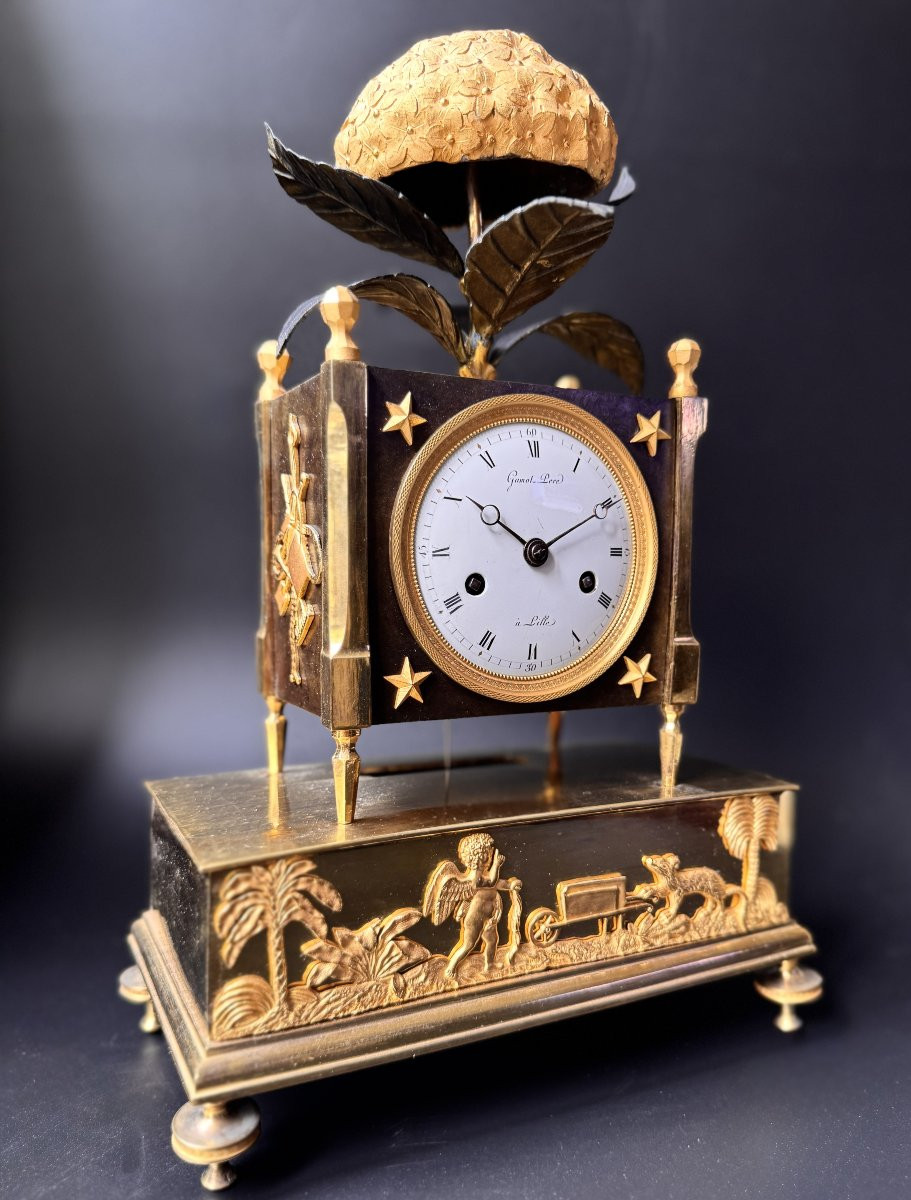 Pendule en bronze doré d’époque Empire, dite à l’Hortensia-photo-2