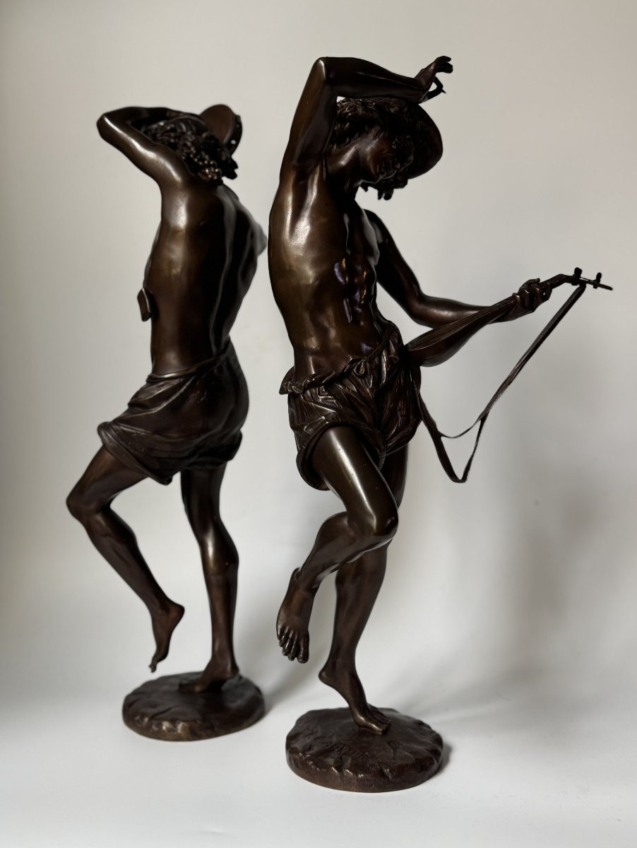 Paire de "Danseurs napolitains" Carrier-Belleuse. Sculptures en Bronze-photo-2
