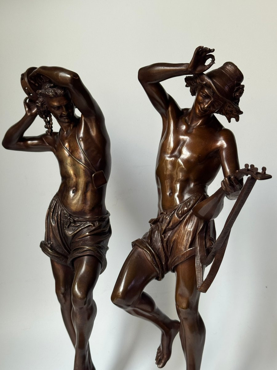 Paire de "Danseurs napolitains" Carrier-Belleuse. Sculptures en Bronze-photo-5