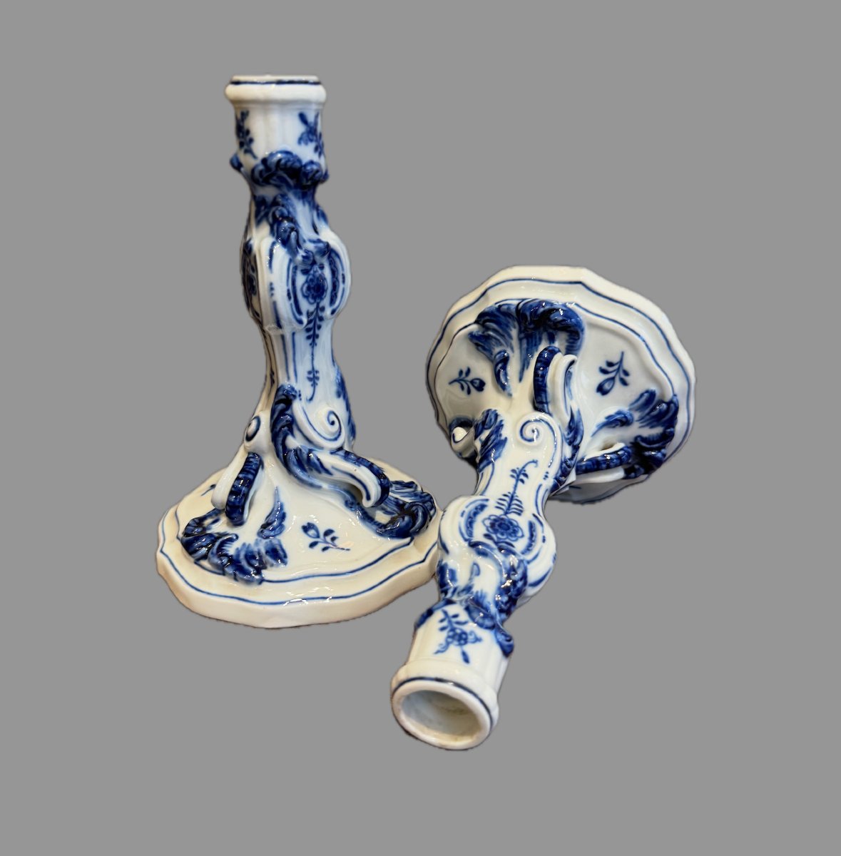 Paire de bougeoirs flambeaux en porcelaine de Meissen - Oignon-photo-3