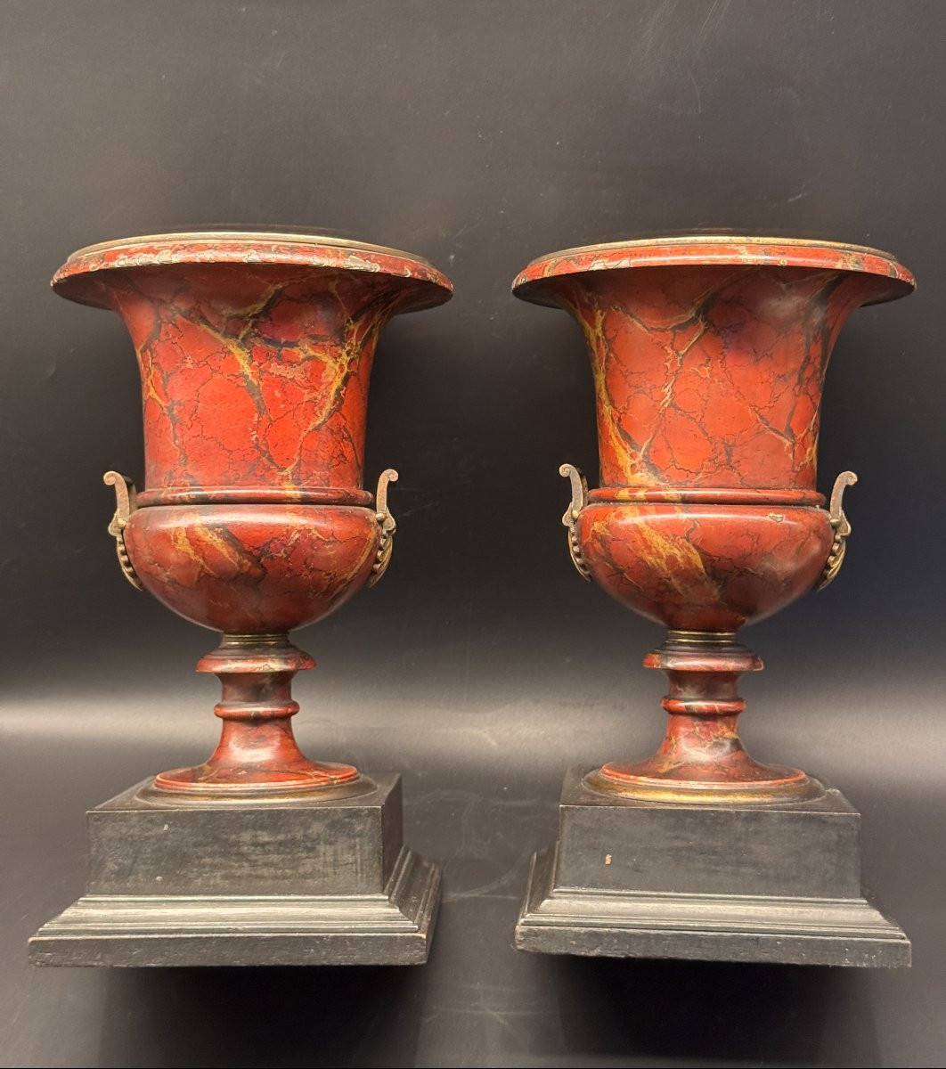 Paire de vases Médicis bronze et tôle peinte en trompe l’œil de marbre-photo-4