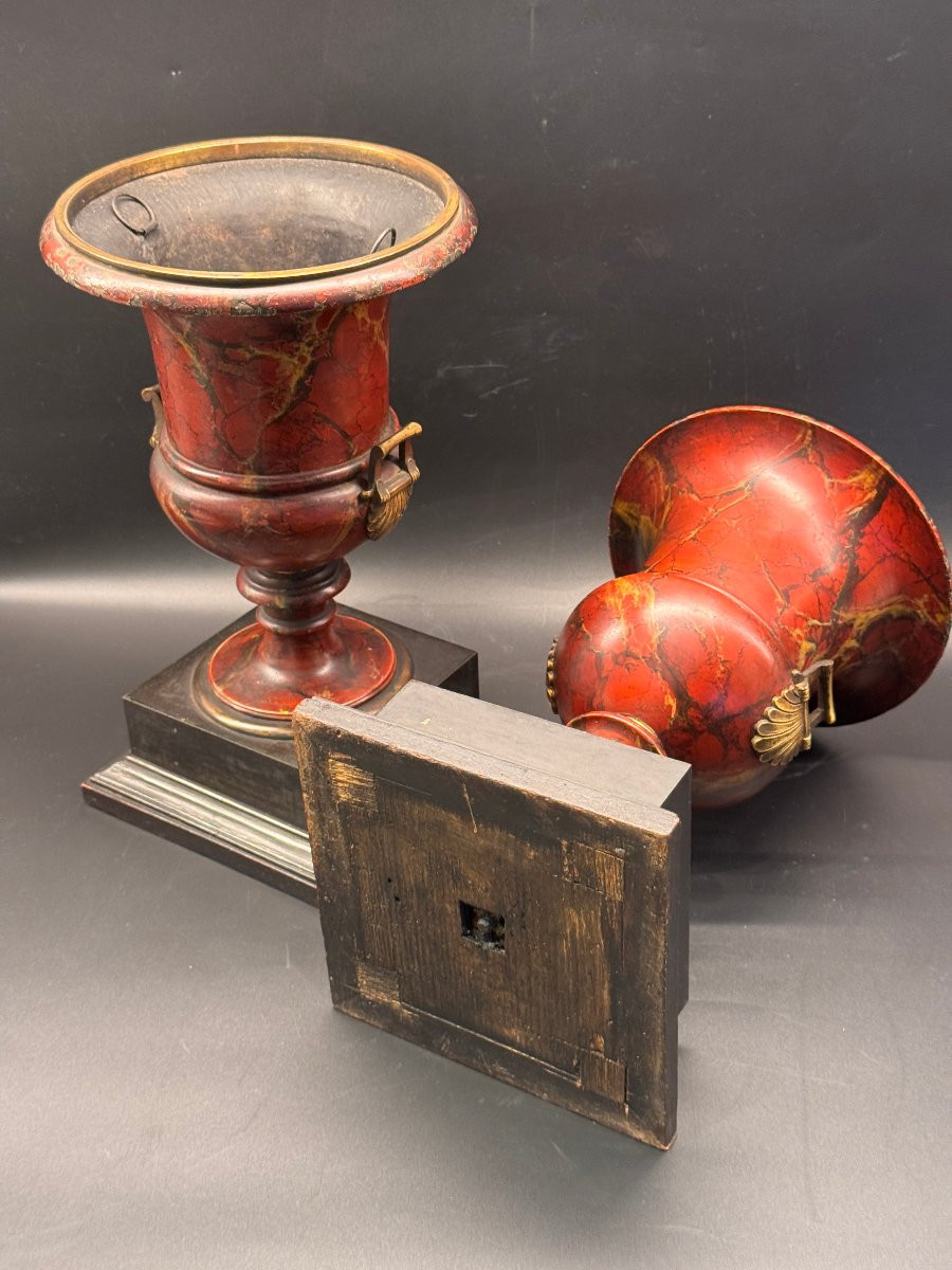 Paire de vases Médicis bronze et tôle peinte en trompe l’œil de marbre-photo-6