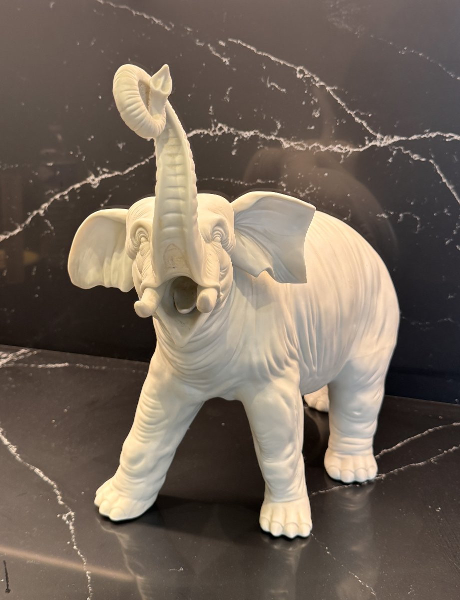 Grand éléphant blanc en biscuit de porcelaine fin XIXème-photo-2
