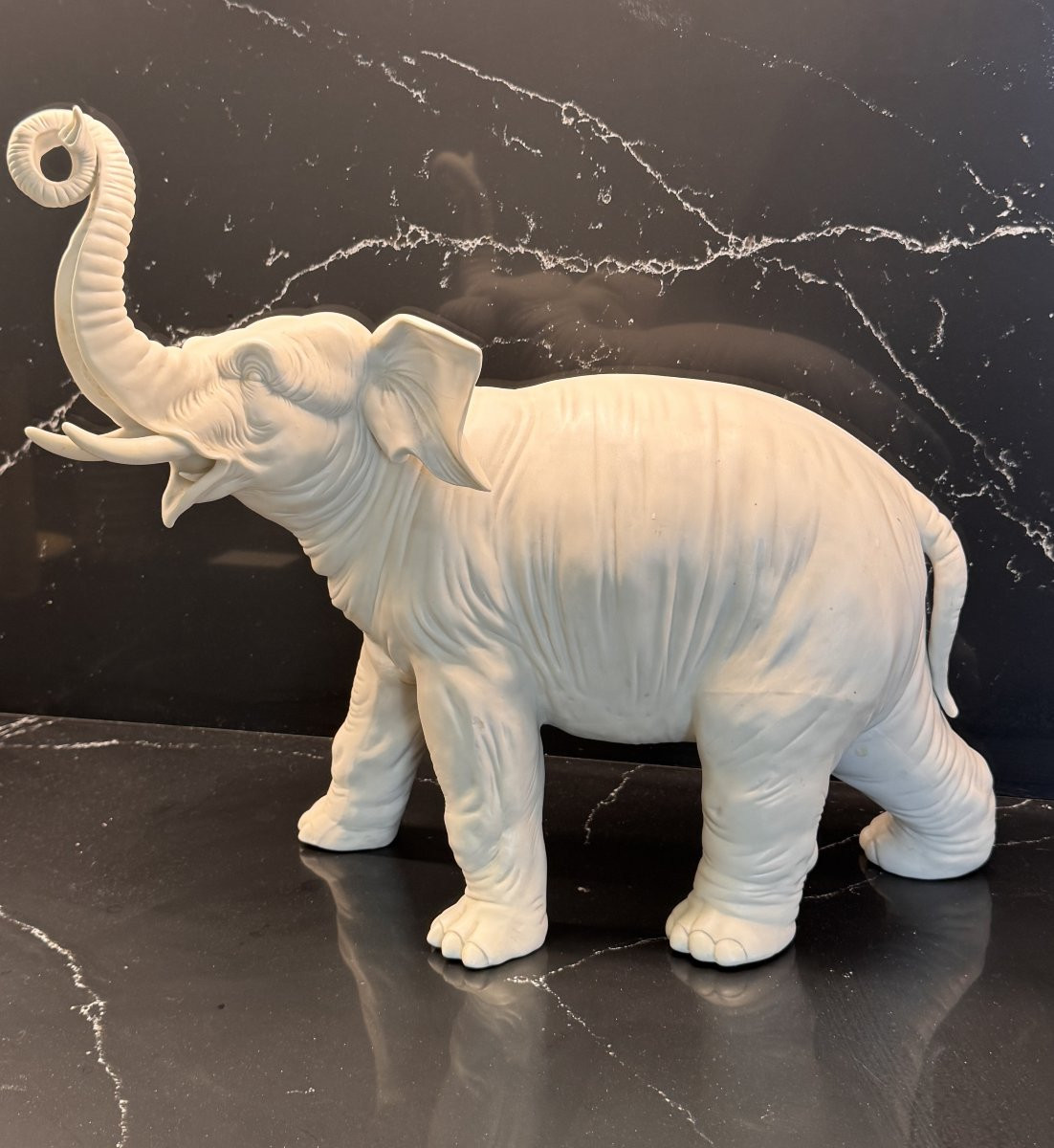 Grand éléphant blanc en biscuit de porcelaine fin XIXème-photo-3