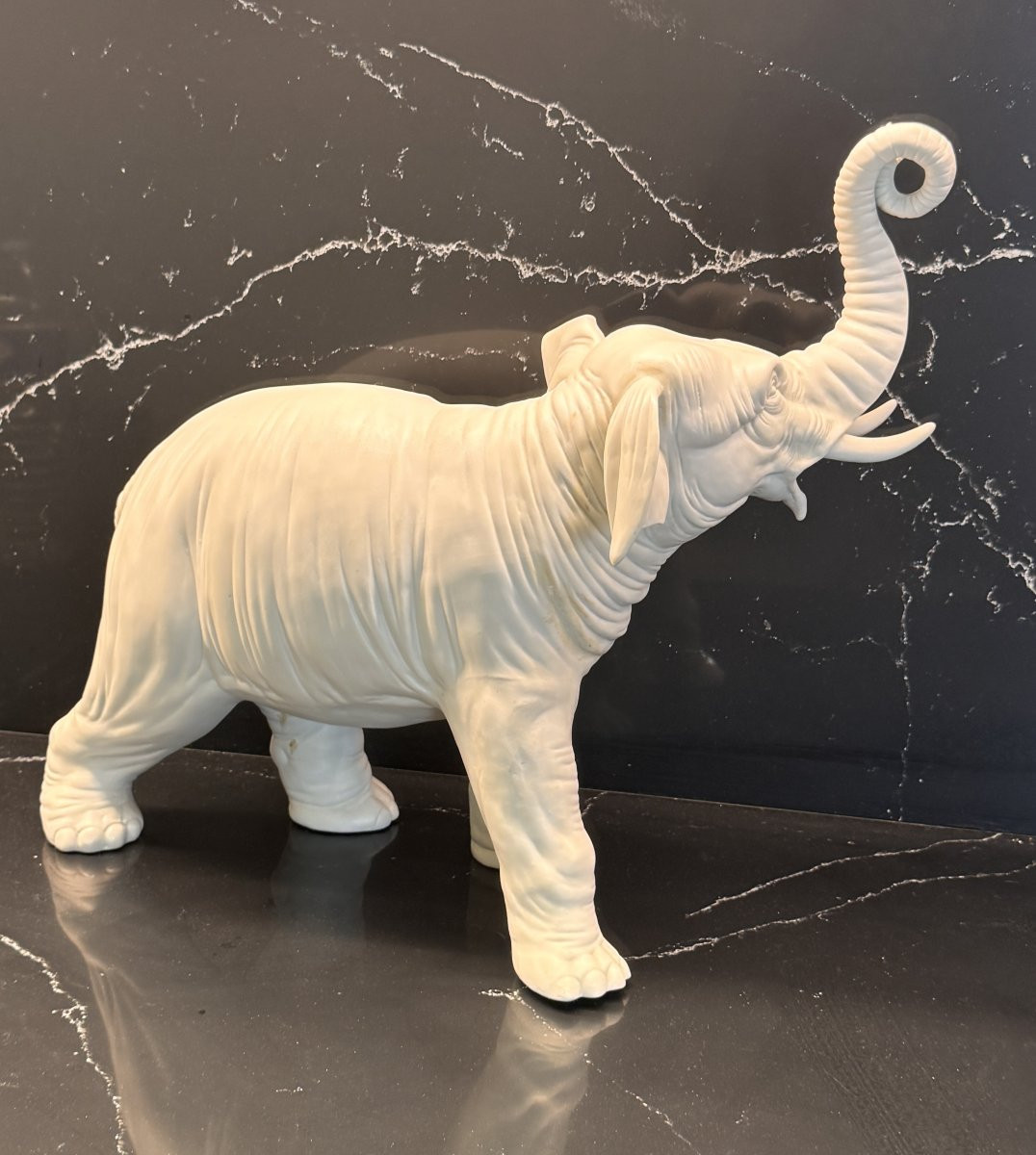 Grand éléphant blanc en biscuit de porcelaine fin XIXème-photo-4