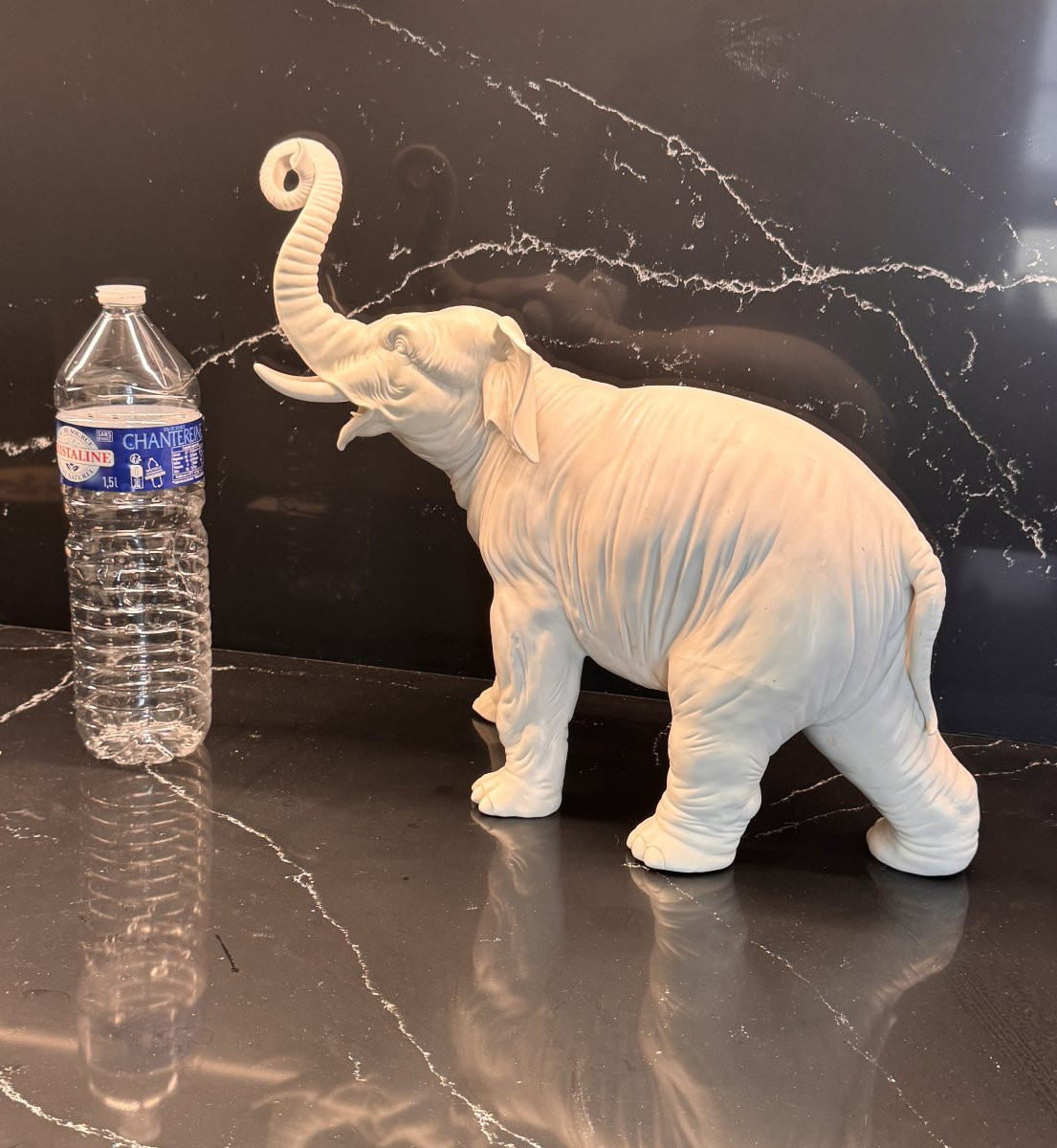 Grand éléphant blanc en biscuit de porcelaine fin XIXème-photo-2