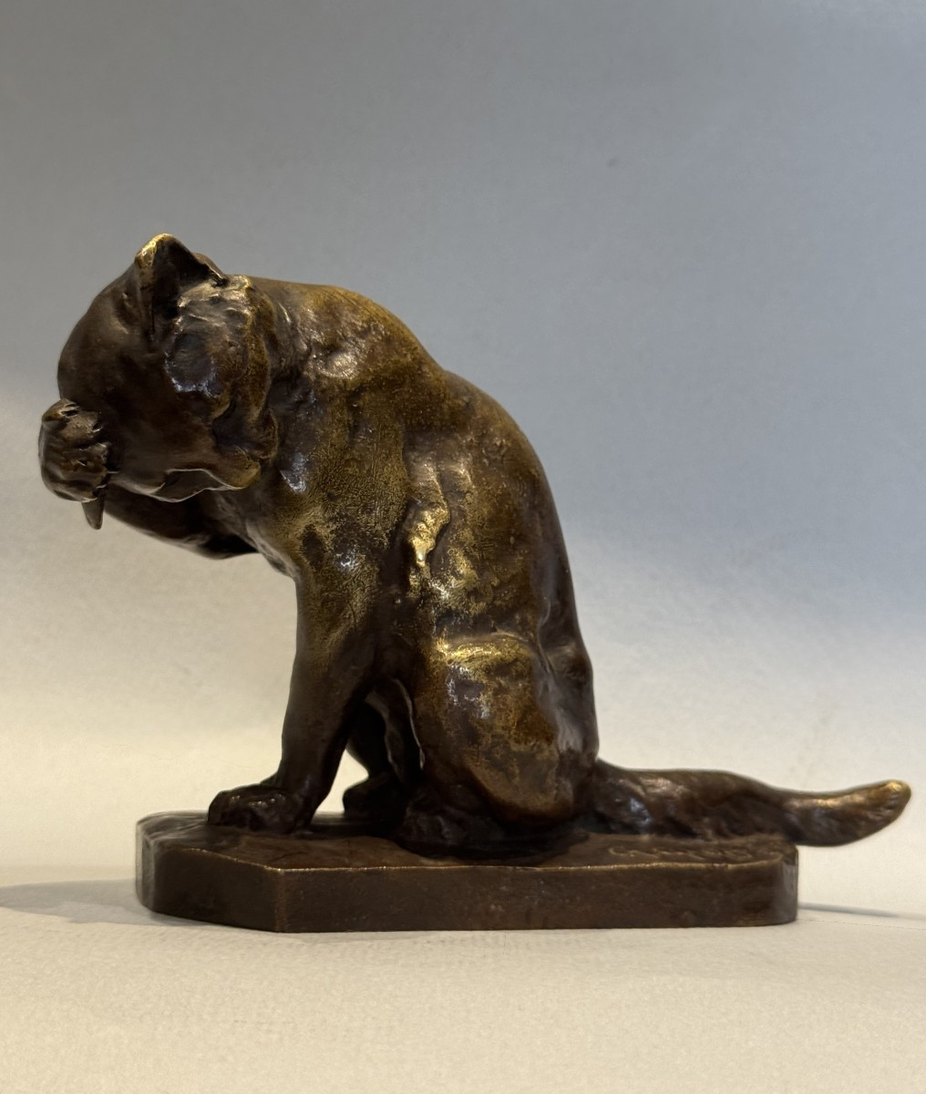 Cat At His Toilet - Georges Gardet - Bronze Sculpture - Siot