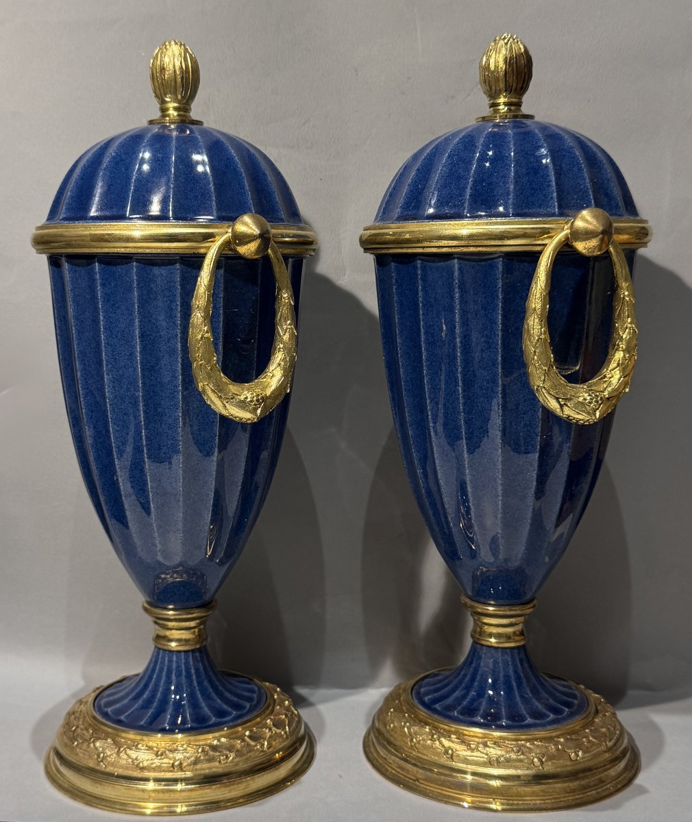 Paire de vases pots couverts en porcelaine bleue de Paul MILET à Sèvres-photo-3