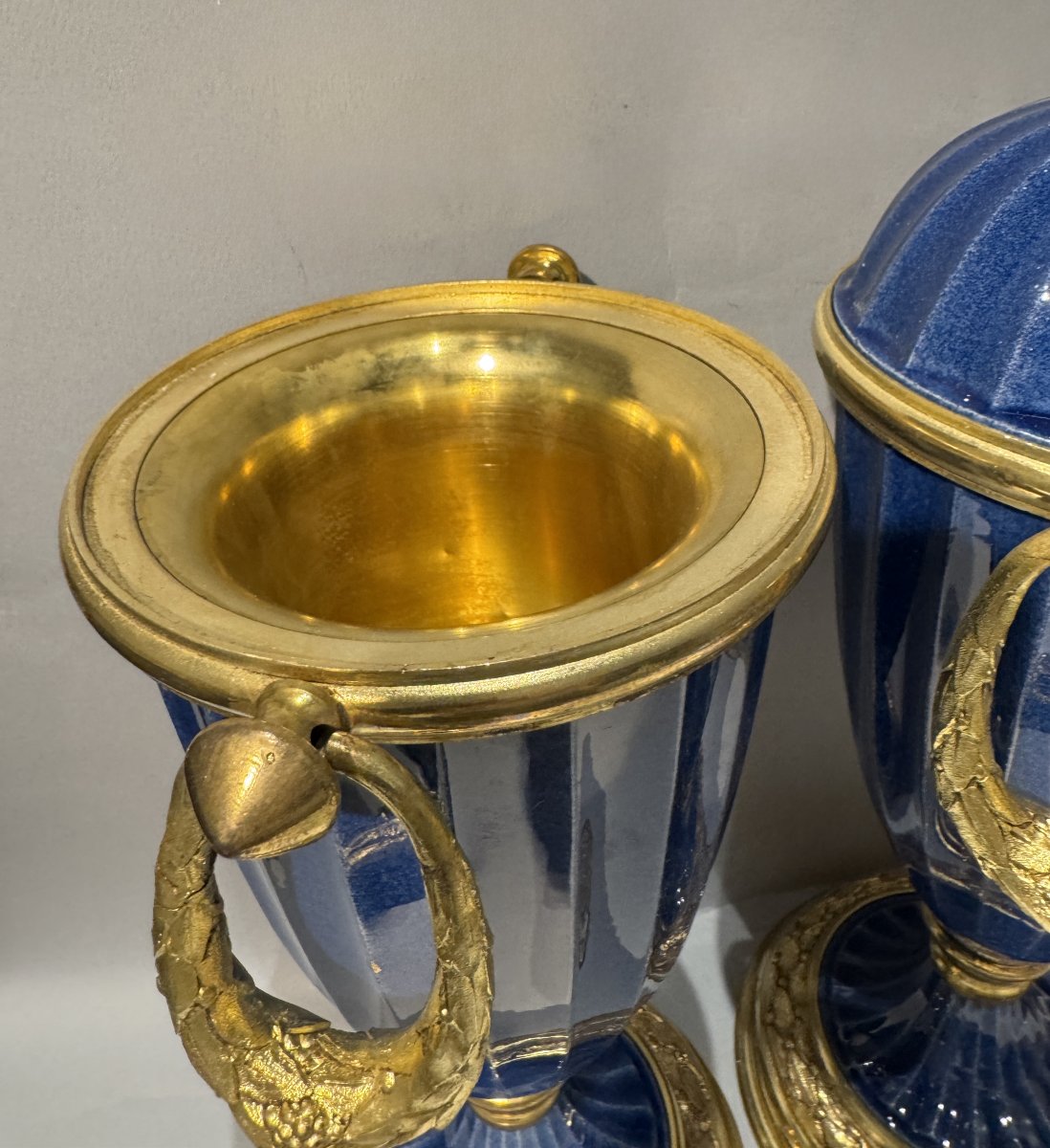 Paire de vases pots couverts en porcelaine bleue de Paul MILET à Sèvres-photo-2