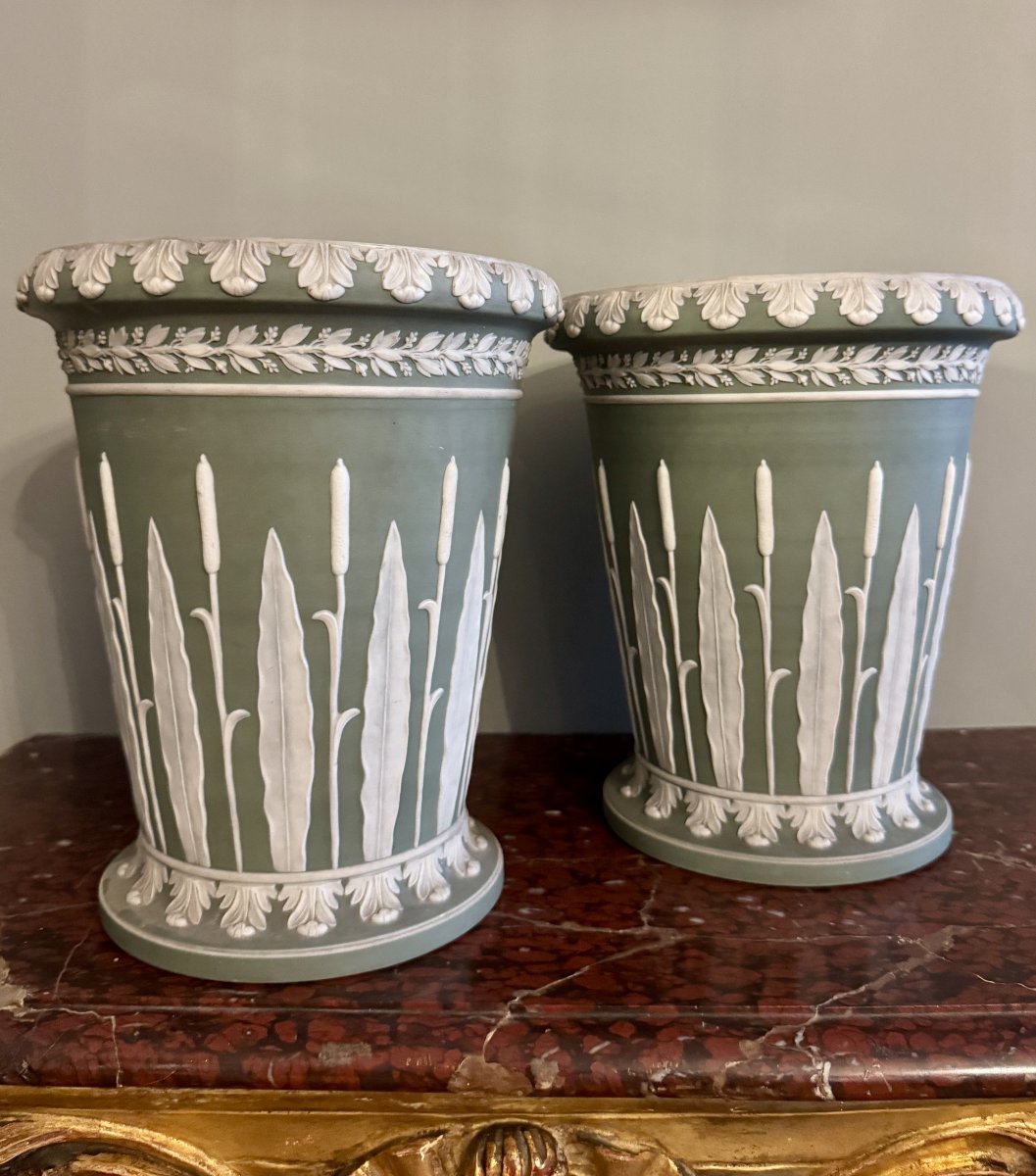 Paire de vases ou cache-pots en biscuit vert Wedgwood (jaspe green)-photo-2