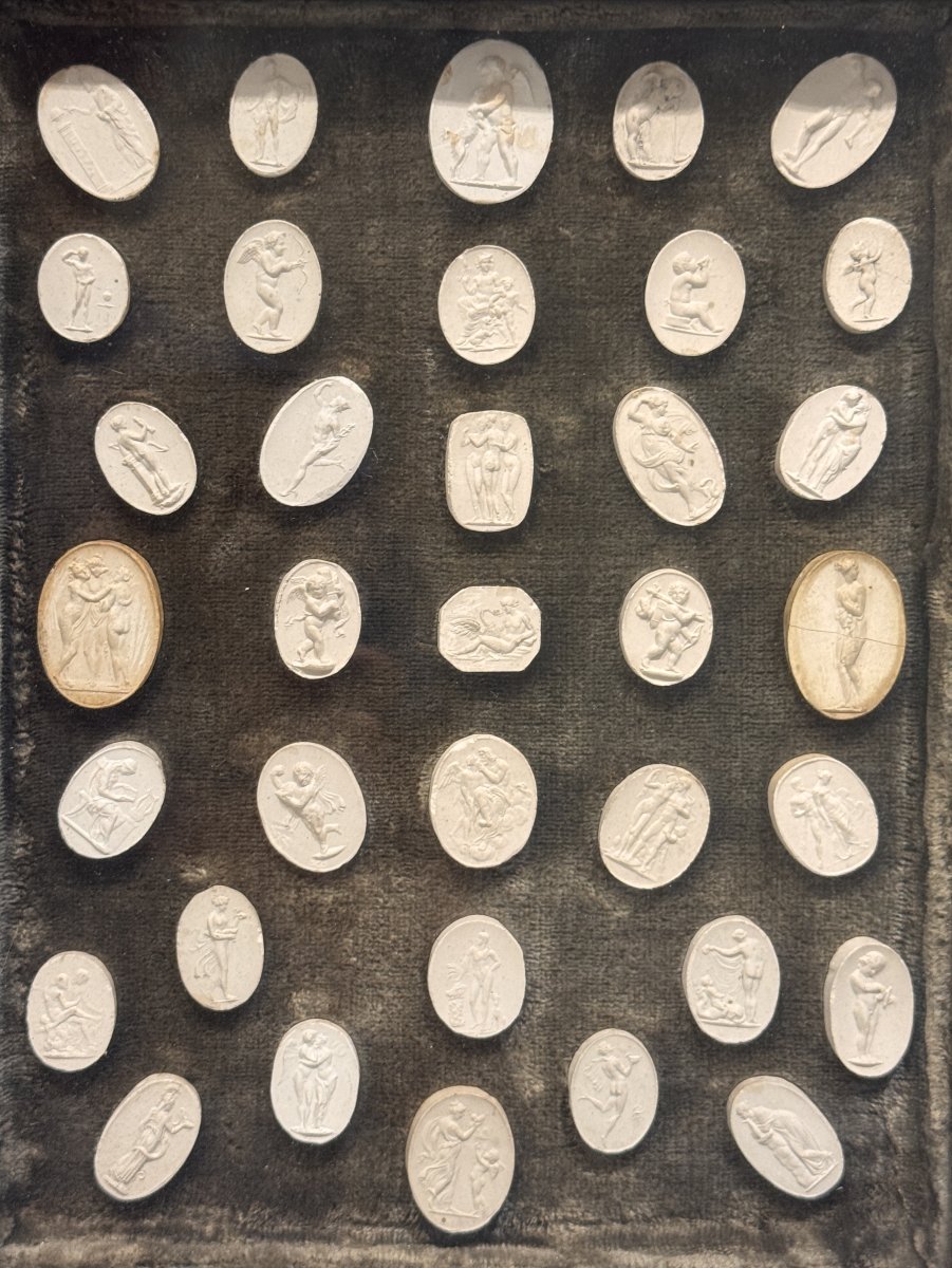 Collection Of Intaglio Prints From The Grand Tour Of The Late 18th Century, In A Blackened Wooden Frame-photo-3