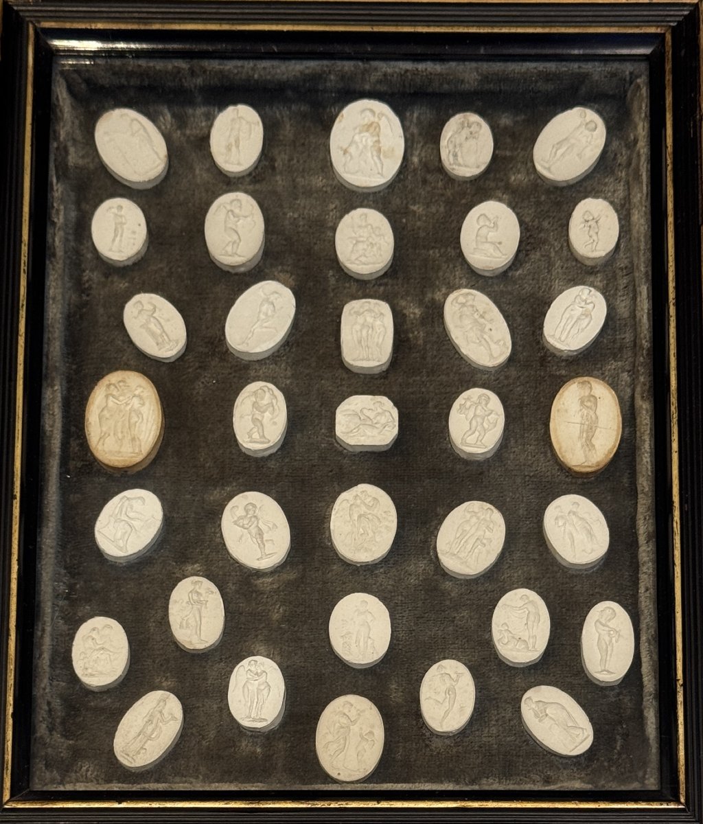 Collection Of Intaglio Prints From The Grand Tour Of The Late 18th Century, In A Blackened Wooden Frame-photo-2