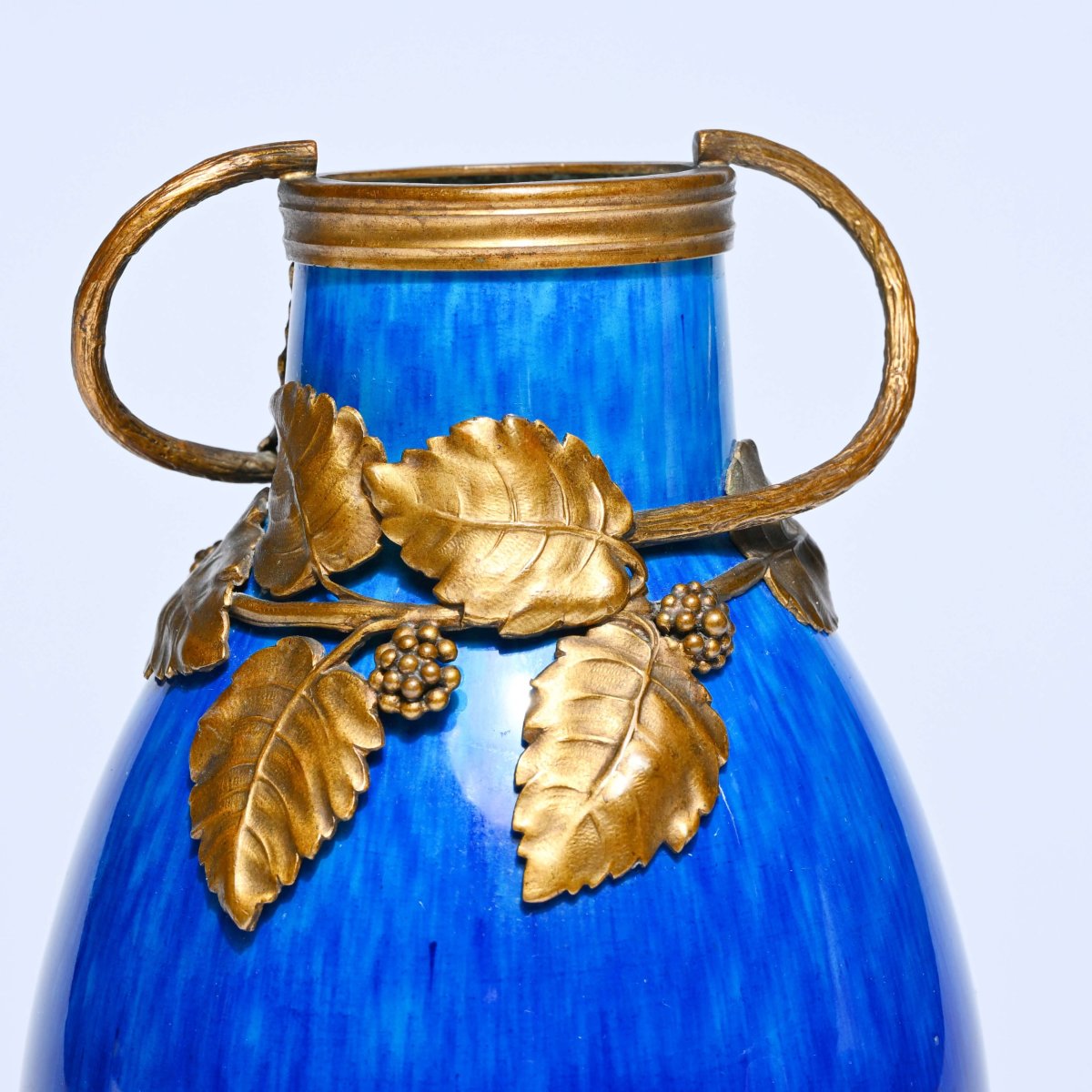 Vase en porcelaine bleue monture bronze doré aux mures - Paul Milet SEVRES-photo-2