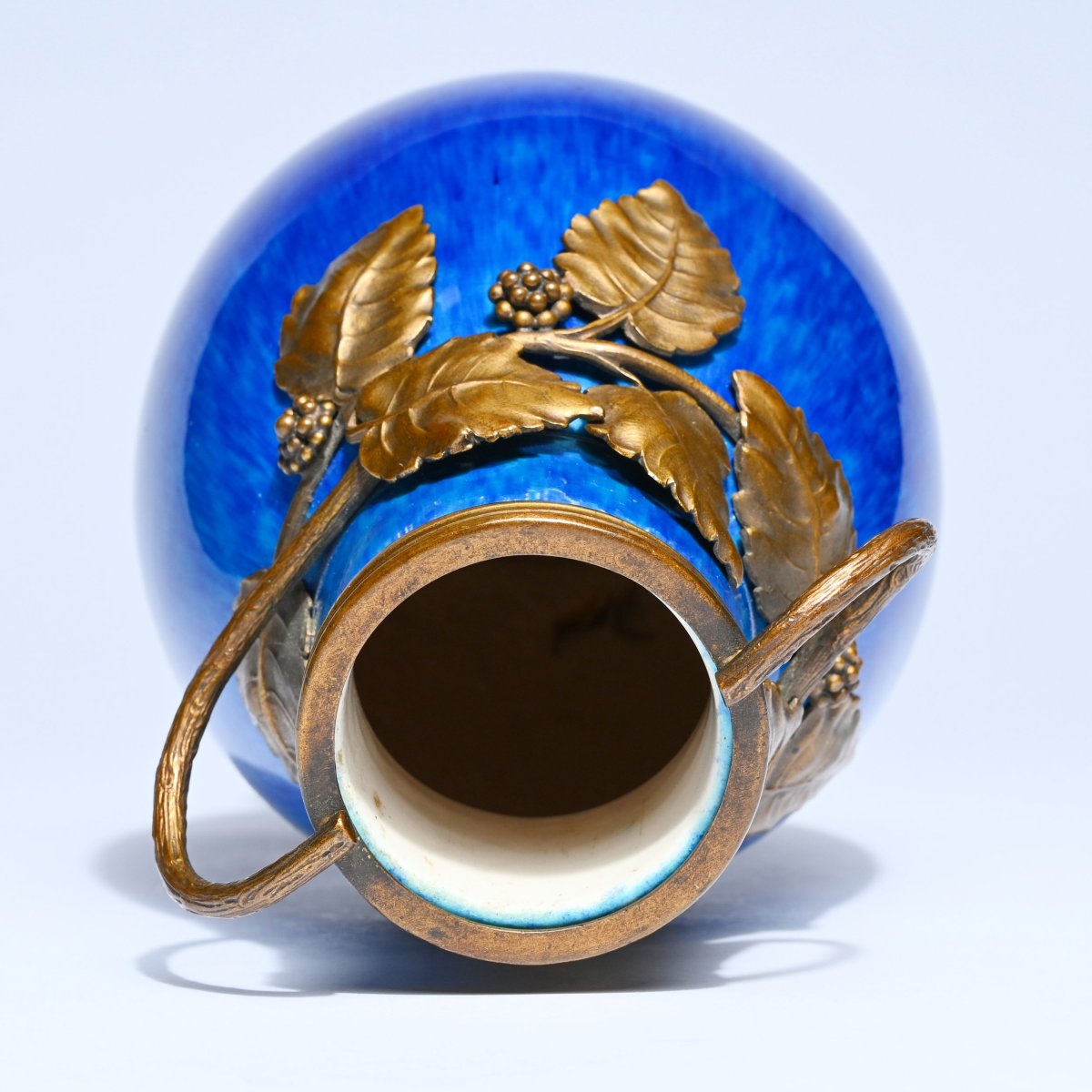 Vase en porcelaine bleue monture bronze doré aux mures - Paul Milet SEVRES-photo-3