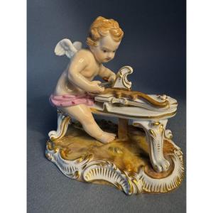 Meissen ‘l’Amour sculptant son arc’ Cupidon porcelaine N° C 61
