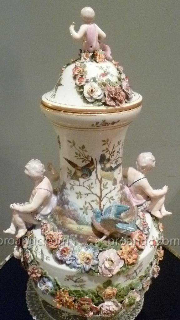 Grand Vase Couvert En Porcelaine XVIII°-photo-6