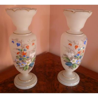 Paire De Vases En Opaline