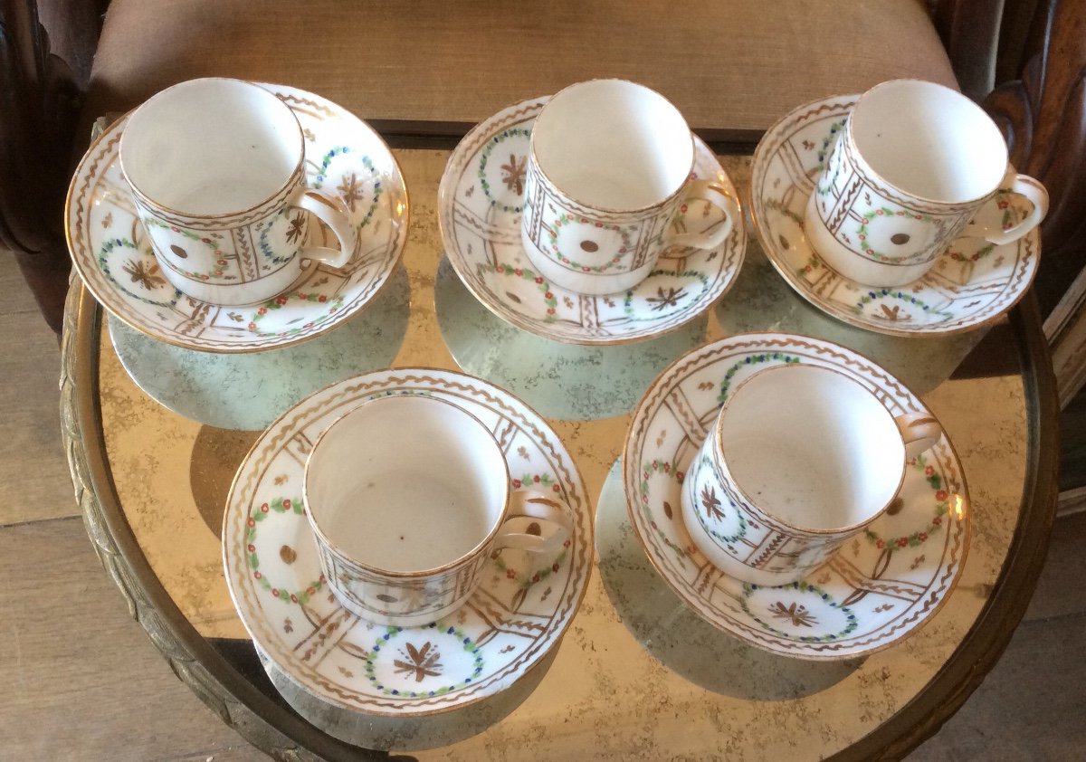 Cinq Tasses Et Sous Tasses En Porcelaine XIXeme-photo-2