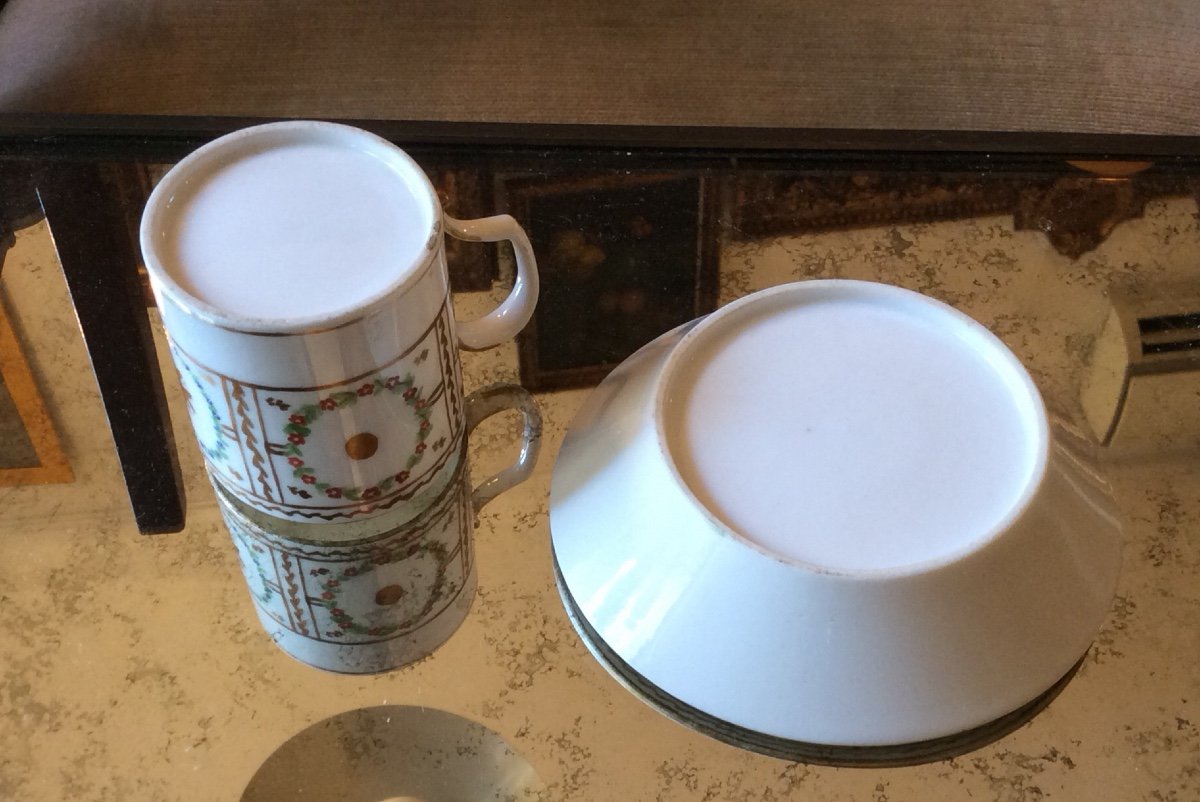 Cinq Tasses Et Sous Tasses En Porcelaine XIXeme-photo-1