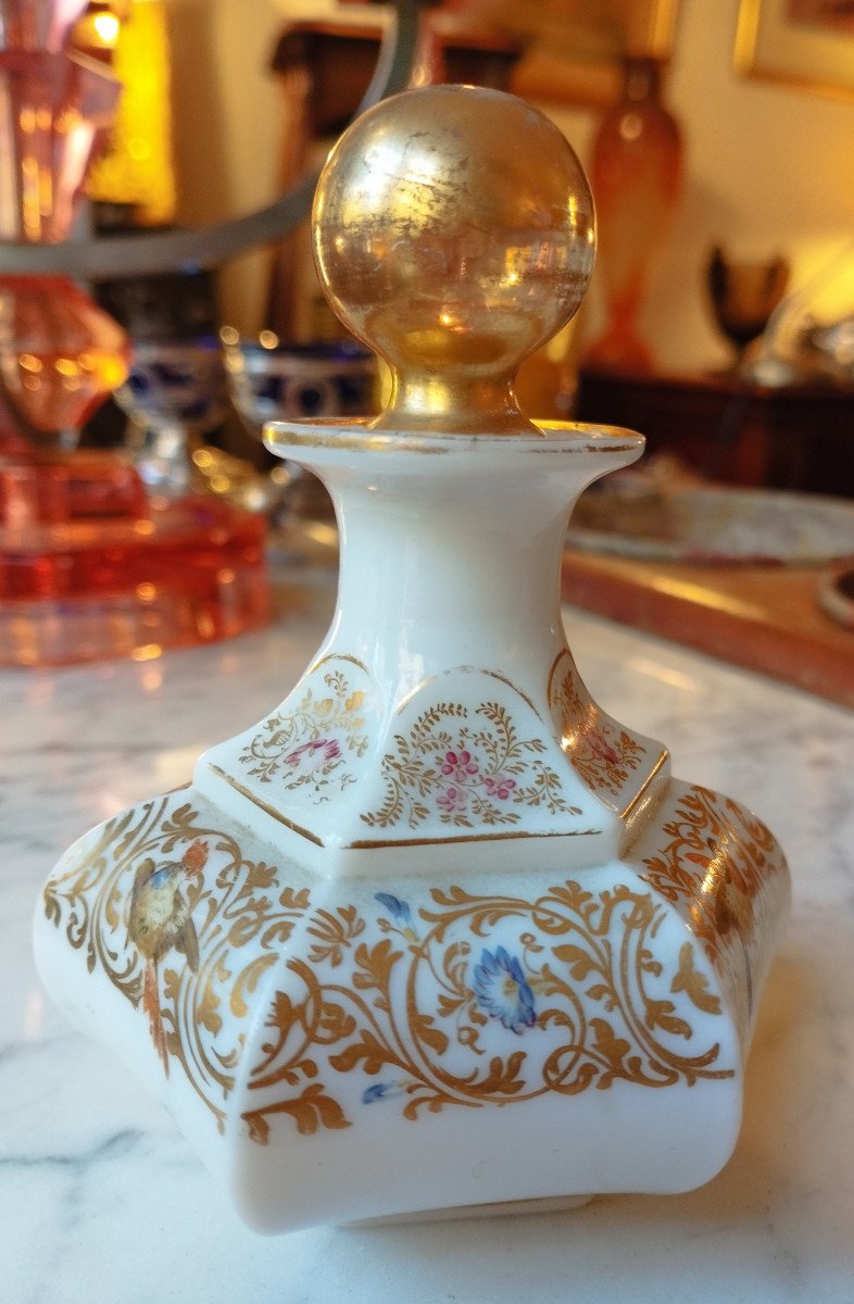 Perfume Bottle In White Opaline With Floral Decoration XIX-photo-3