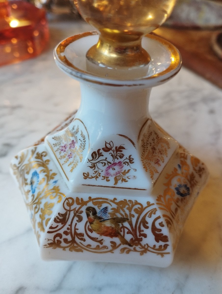 Perfume Bottle In White Opaline With Floral Decoration XIX-photo-4