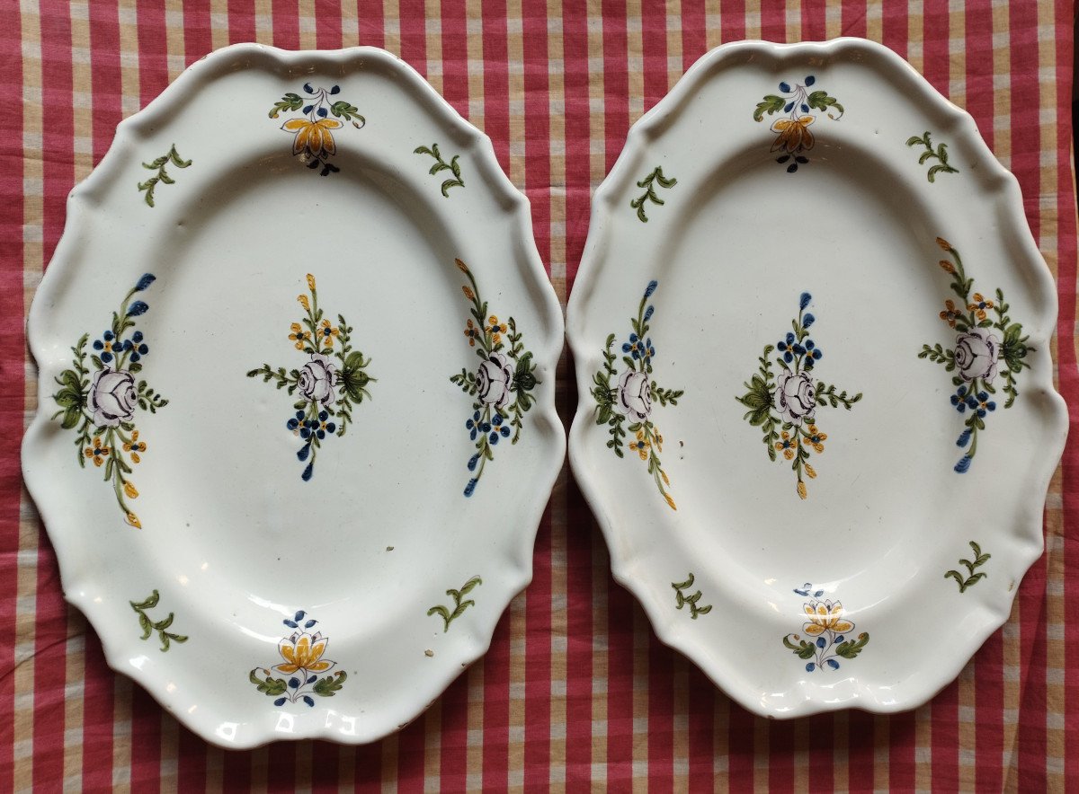 Paire De Plats En Faience Du Midi  XVIII siècle