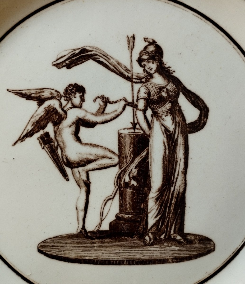 Assiette  "Cupidon et Athéna "en  faience fine de  Sèvres Empire XIX-photo-2