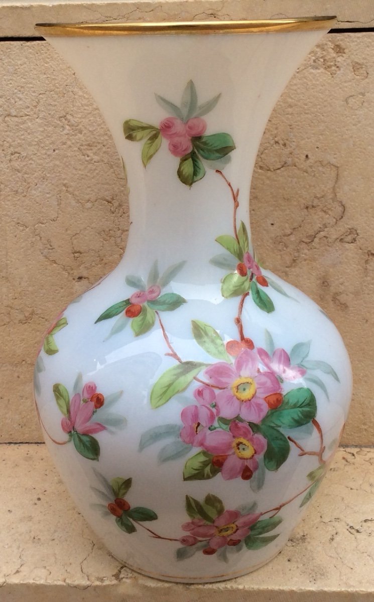 White Opaline Vase Decorated With Flowers, 19th Century-photo-2