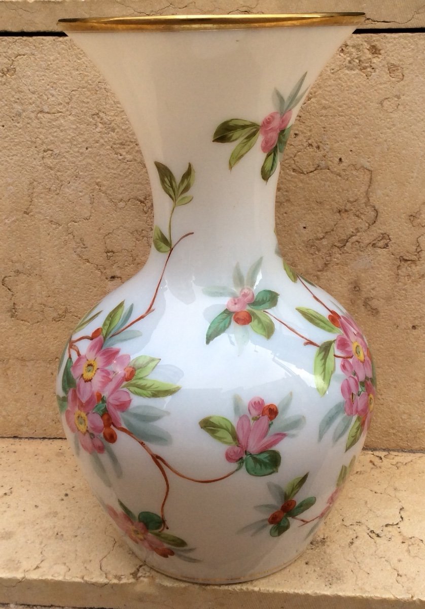 White Opaline Vase Decorated With Flowers, 19th Century-photo-3