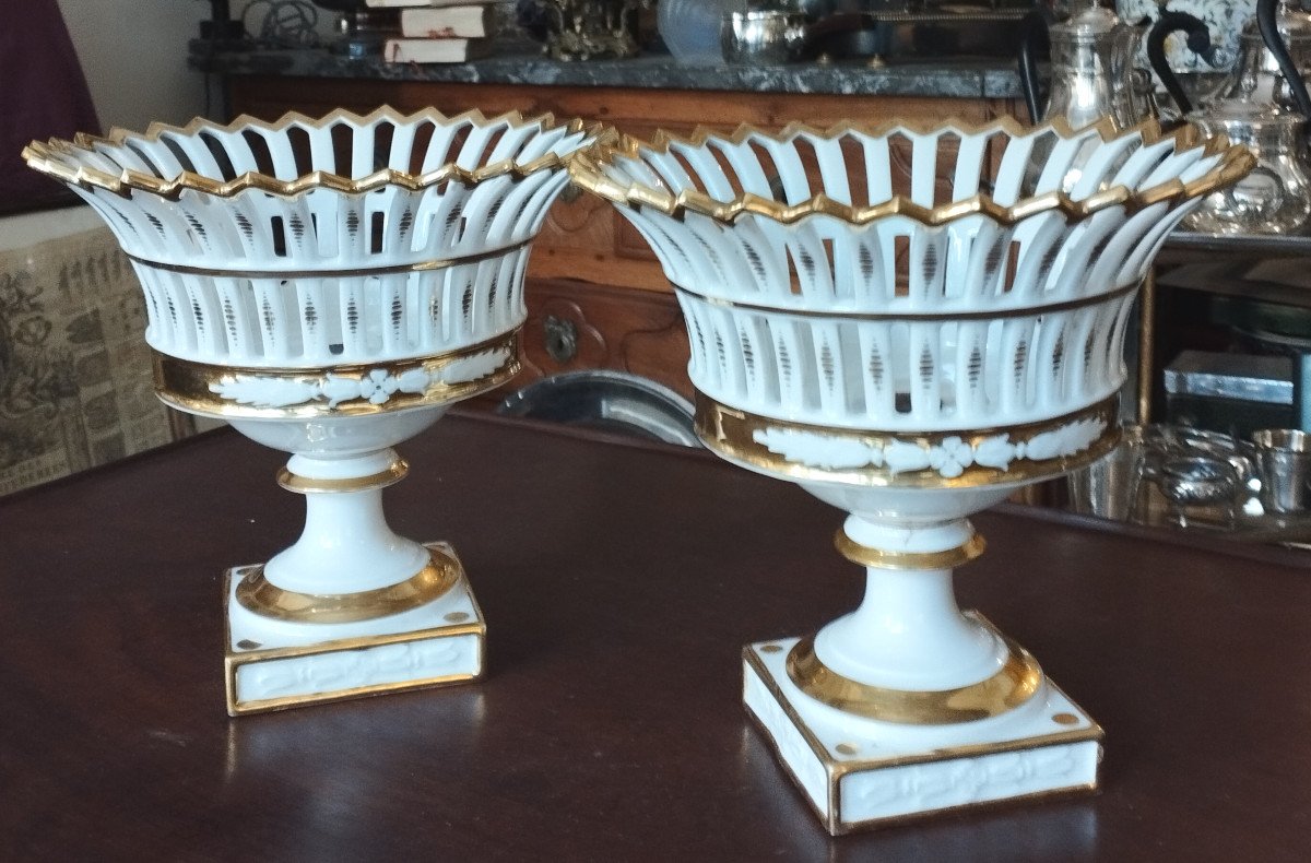Deux Coupes sur pied en Porcelaine ajourée de Paris XIX