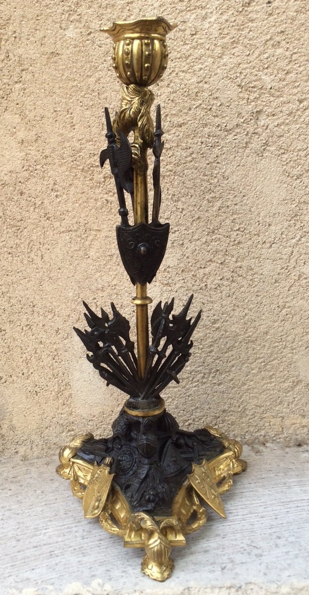 Paire de flambeaux   aux trophées d'armes en bronze doré XIXème.-photo-4