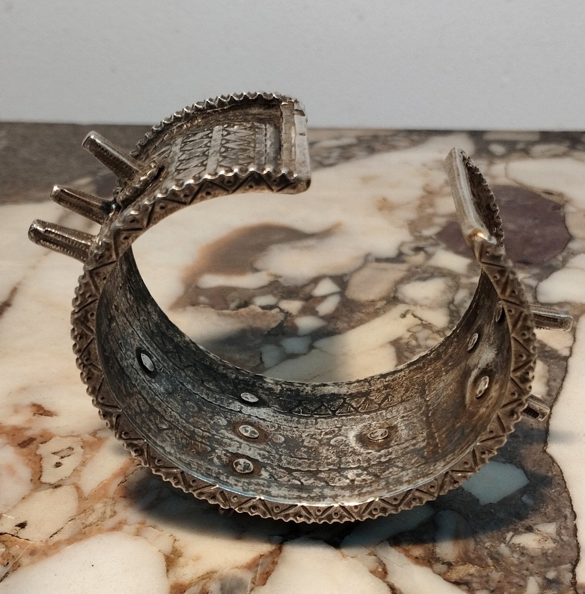 Ancien Bracelet de frappe en Argent poinçon minerve  Art Africain-photo-3