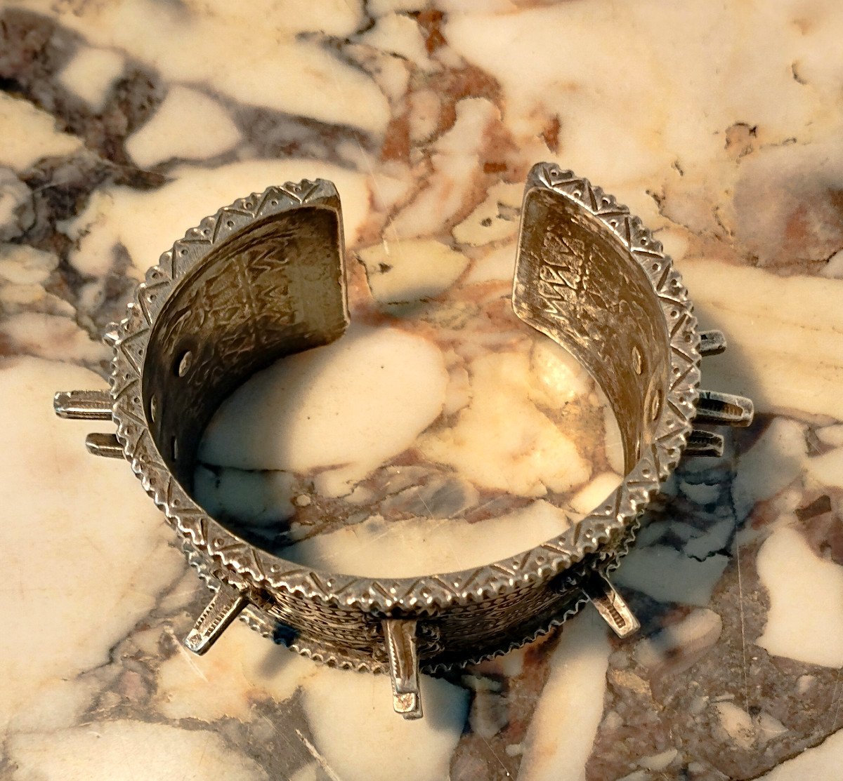 Ancien Bracelet de frappe en Argent poinçon minerve  Art Africain-photo-1