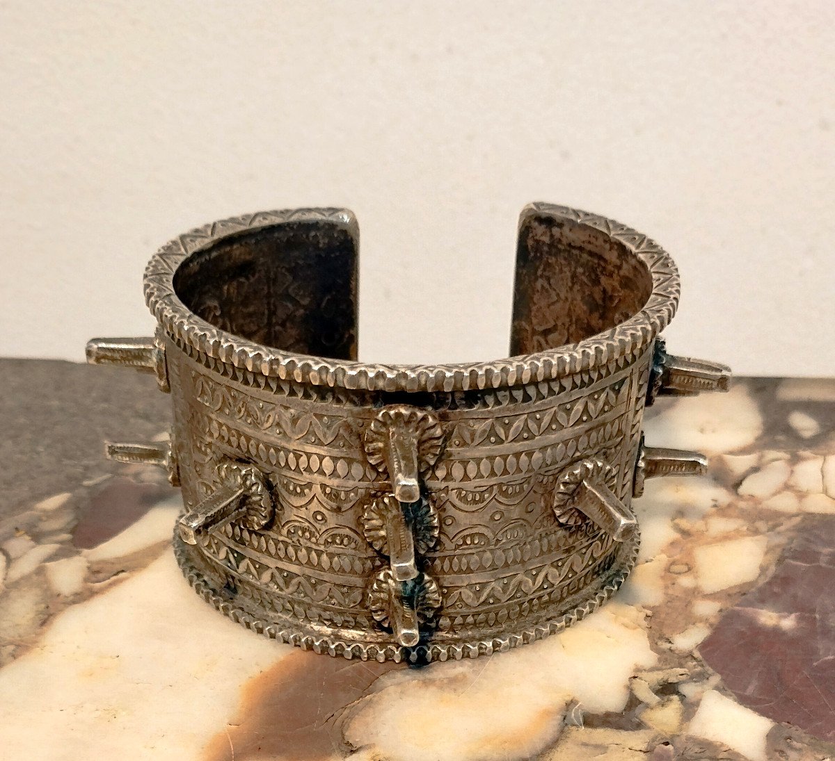 Ancien Bracelet de frappe en Argent poinçon minerve  Art Africain