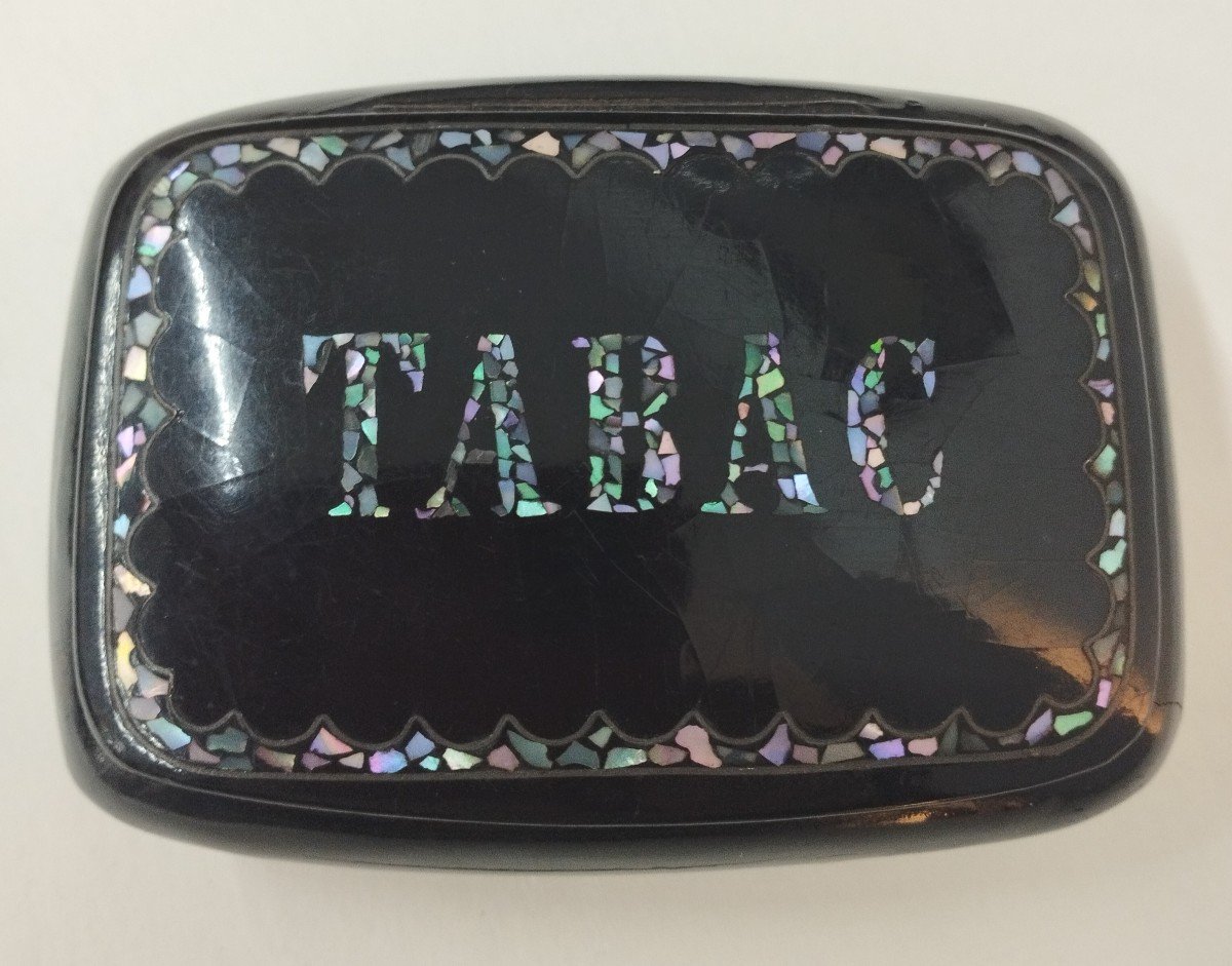 Boite Tabatière en Papier Mâché et Incrustations de nacres