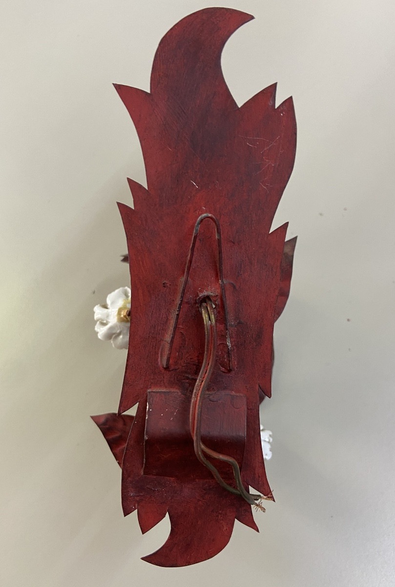 Paire d’appliques en tôle peinte et porcelaine -photo-1