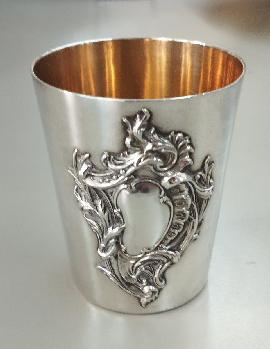 Timbale décorée d'un cartouche rocaille Argent XIX